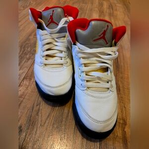 Boys Nike Air Jordan 5 V Retro Fire Red White 440888-102 Youth Shoes 5.5Y